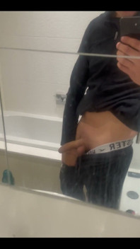 Anyone Wanna Cum Get Me Hard