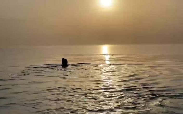 Monika Fox: Monika Fox Esthetic Posing in the Sea