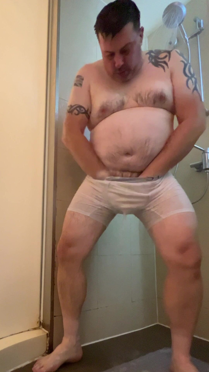 uktattooedchub74: Quần áo trắng ướt át tắm một