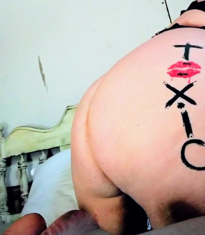 Kimmywetwet: 胖美女骑乘拳头和手臂