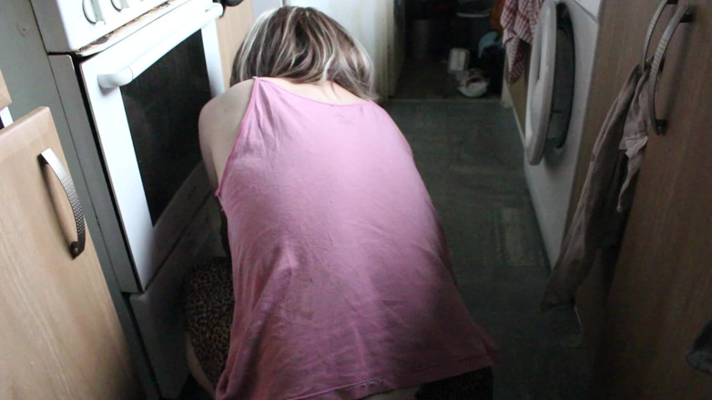 Lilly Disgrace: Spazzare la sissy