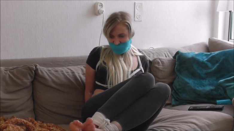 Restricting Ropes: Julie Vega - namorada irritante HD