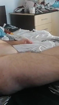 Moglie sexy si rade la figa pelosa