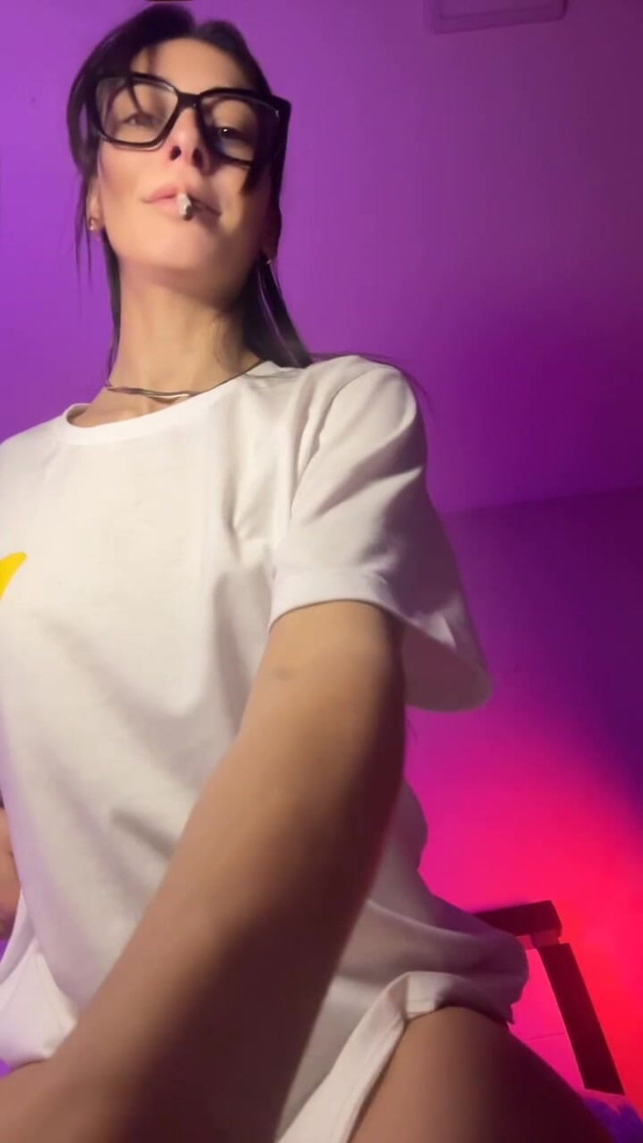 Fans of Sofia Sweetsecrett: T-shirt Large, Musique Et Provocation