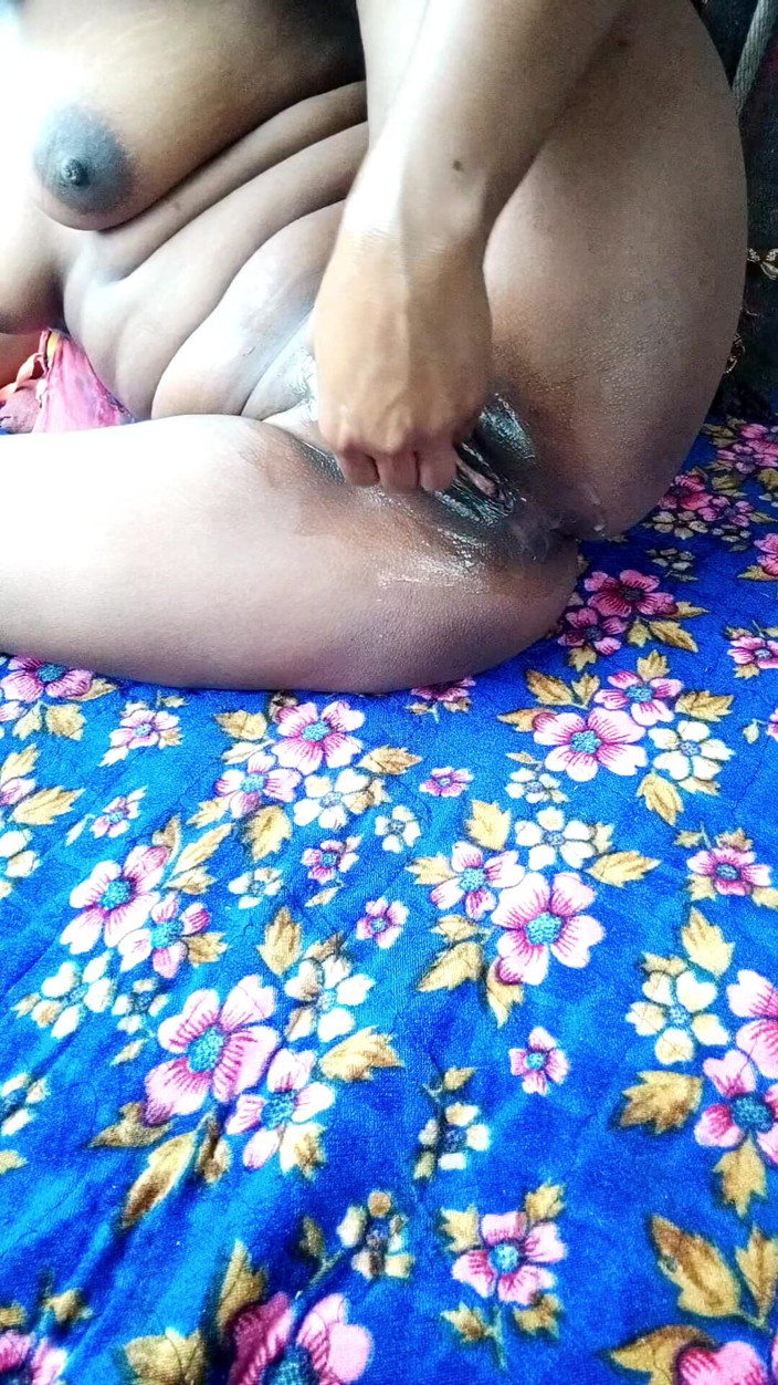 Anuttar: Desi Village Girl Fisting Video