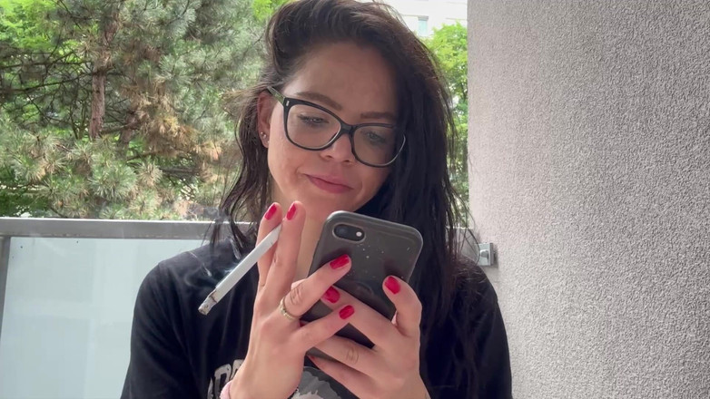 Shione Cooper: Kouření, když vám odpovím zde