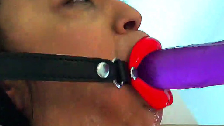 VeeVee Vixen: Tonton veevee lagi asik nyepong dan ngentot memeknya pakai dildo
