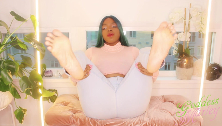 Goddess Marley: Sexy růžové prsty + blue jeans