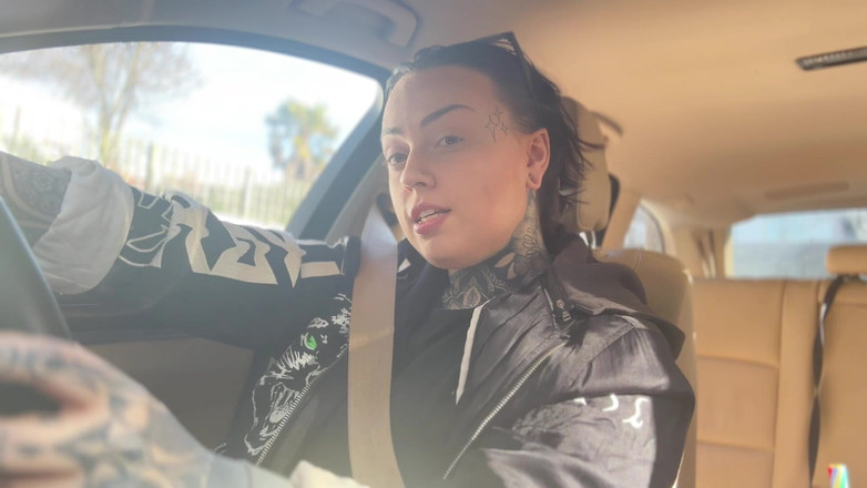 Miss Valentina: Sedací pás fetiš zrůda