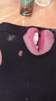Alimentando la saliva de la princesa Smiley