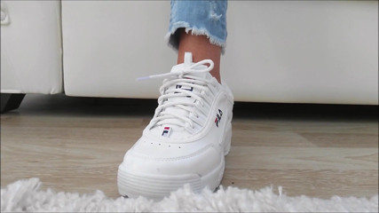 Goddess Lina: Zeița Lina Fila cu adidași