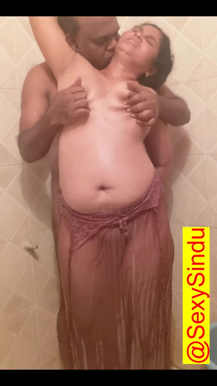 Sexy sindu: 最热门的情侣洗澡性爱视频