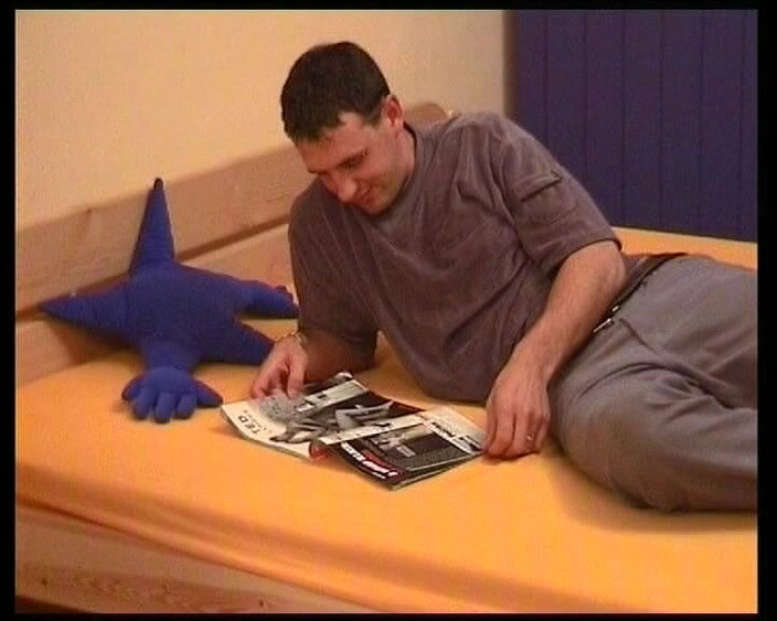 German Fuck Movie: Alman kapılarının arkasında özenle sikiliyor