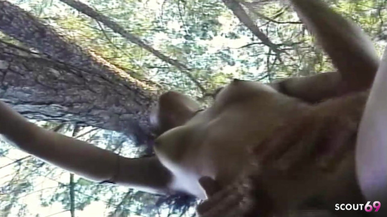 Shemale TS Collection: Transsexuală latino slabă se fute cu un tip în aer liber în...