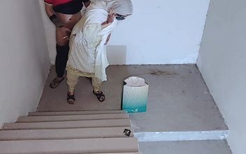 Girlfriend Ki Khala Ko Choda-late Night Gifting Date on Stairs