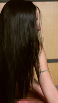 Orta yaşlı seksi kadın Maria emiyor ve biniyor