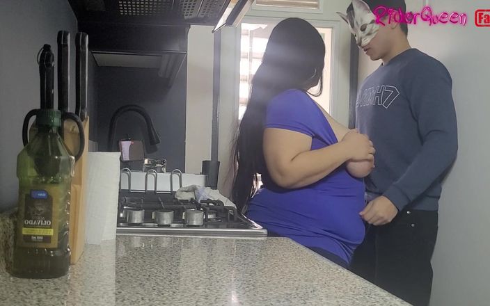 Riderqueen: İri güzel üvey anne ağır çekimde farklı tadını çıkarıyor