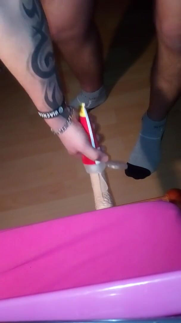 Sweethole: kamsin samlaingik svadisht gand mere dildo par savaari kar rahi...