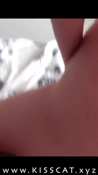 La ragazza bollente viene tre volte con gemiti forti ed orgasmo urla nel sesso vero