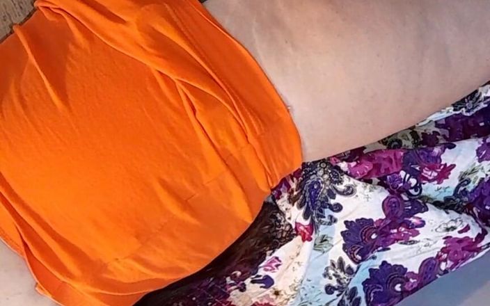 Lesbian-candys: Il mio vicino mi ha sbattuto forte contro il muro...