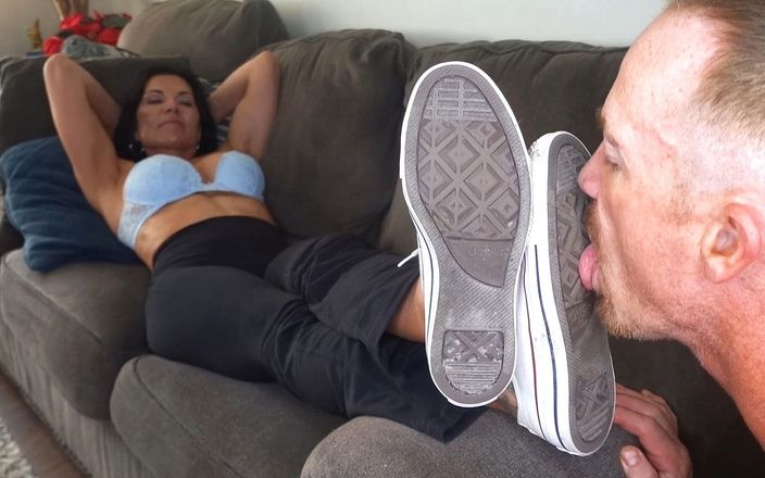 Goddess zephy: Lik de bodem van mijn sneakers, Wimp!!