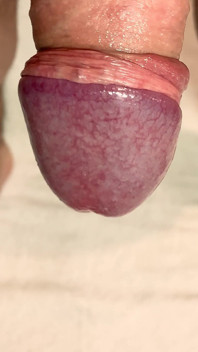 Mein stiefvater masturbiert schwul, zeigt seinen schwanz und seine füße