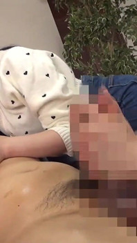 Two Bestie Amateur Girls: Sloppy French Kissing While Teasing Handjob 3-2
