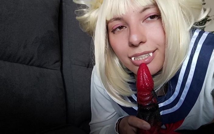 Softbrattypuppy: Cosplay dziwka - Toga Himiko (boku No Hero) masturbuje się i bawi...