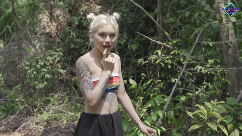 Karneli Bandi: Juicy blowjob from horny blonde in the woods with facial....