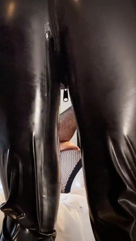 Banci fisting anal lateks dominan