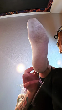 Tiny pOV: an den schuhen gefesselt, bekommt die volle riesin-behandlung gesickt, geschnüffelt, sohle zermalmt und geschluckt