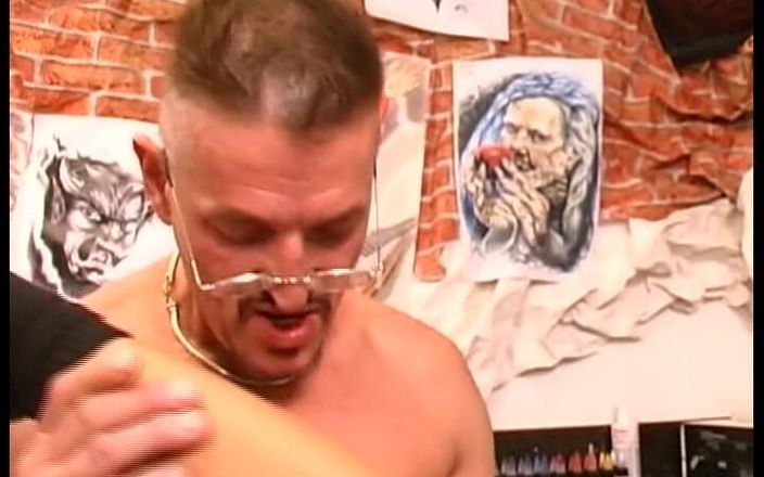 Porno kino: Obejrzyj tę przebitą dziwkę z Niemiec Roztrzaskać jej cipkę