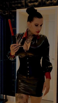 Domnișoara Alessa Milano pedeapsă cu dominare feminină șocantă
