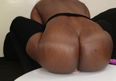 Its Nyota: オーガズムに乗っている角質の女の子