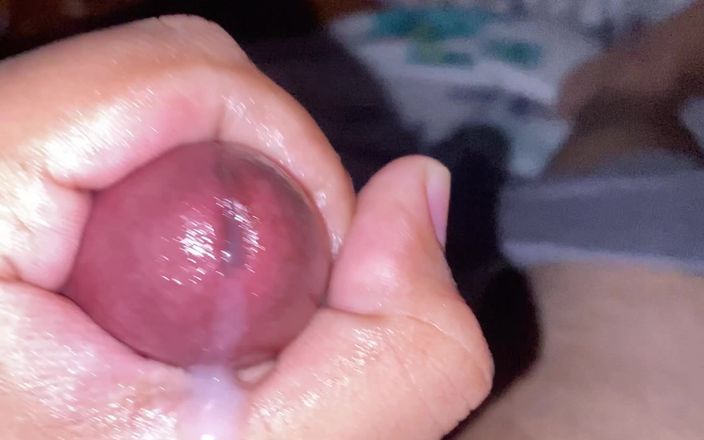 HornyNahidHasan: Cara gostoso mostrou seu pênis, então eu masturbava