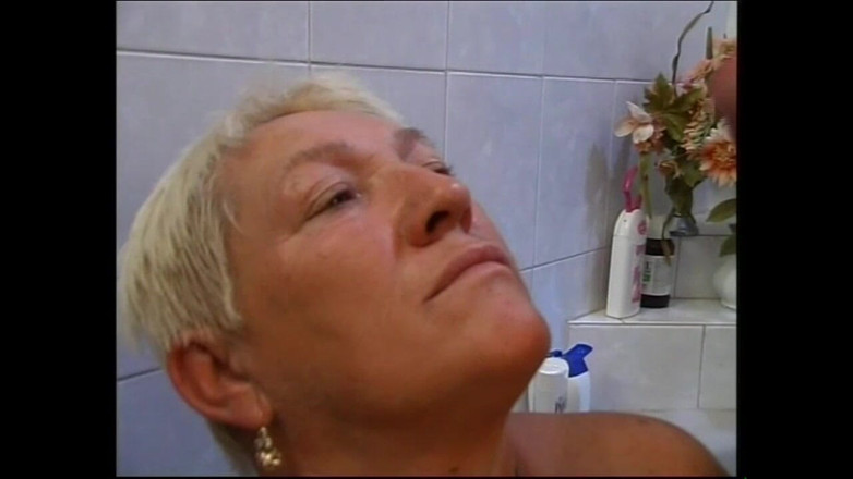 Deutschland porn: Tetona cachonda madura se disfruta para tener sexo con un...