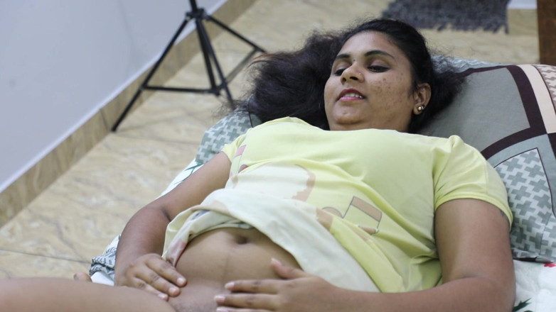 Vaigavarun Feet romance: Яйца схватывание, муж Mallu и жена с яйцами грудают, индийская пара с мячом груда