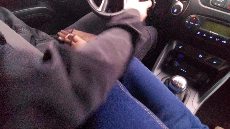 Step Mommy: Amateur MILF in Jeans and Nylon Socks Gives a Taxi...