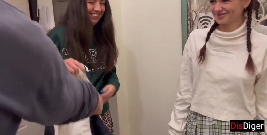 Dis Diger: เราเชิญสาวๆ มากับเพื่อนแล้วจัดเซ็กส์กลุ่ม