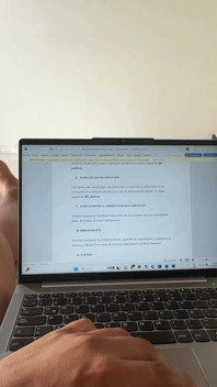 Moje nezbedná malá kamarádka mi říká, že odchází z mého domu, ale já si to rozmyslím a užiju si lahodné a lahodné šukání.
