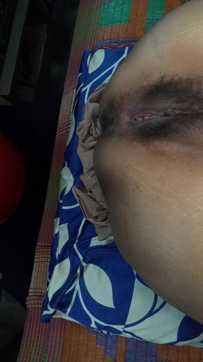 Real Couple 203: Cuba memasukkan palam dubur, alat penggetar dan lidahnya dalam pepek...
