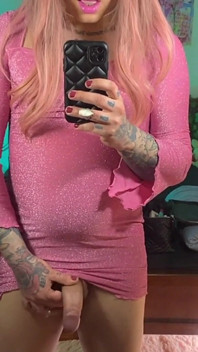 Trans Emma Ink acabando su polla grande y caliente
