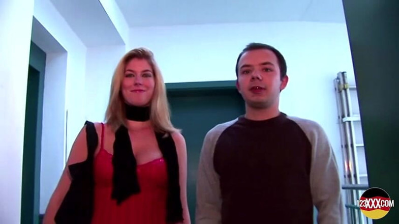 123XXX - 100% Amateurs: Awek blonde seksi bermimpi dipenuhi mulut dengan air mani