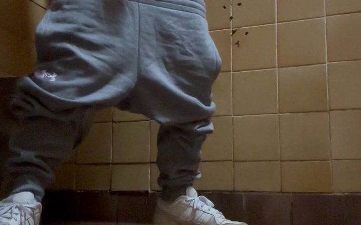 10 inch daddy: Banheiro masturbando