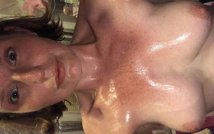 Rachel Wrigglers: Um orgasmo mega intenso seriamente necessário no banho depois de...
