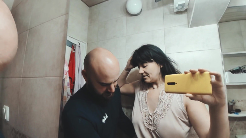 Hairy Homemade Amateur Orgasms: Kocasının ağzına işiyor - aşağılama fetişi