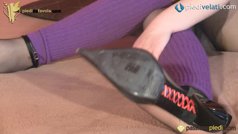 Foot Fetish HD: Christelle, sexy blonde chick rubs her lovely feet in close...