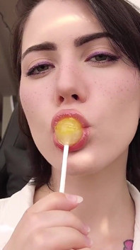 La saliva gocciola dappertutto