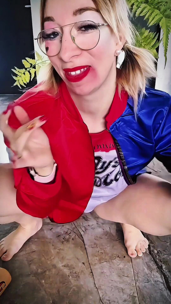 GIULIANA_OFFICIEL: Harley Quinn Marvel wbija kij bejsbolowy
