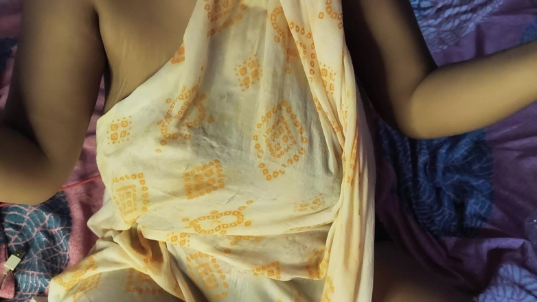 Shabnam_lilly: Chica india gordita mamando semen en la boca